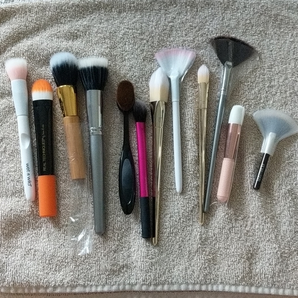 Assortment of Makeup Brushes (12pk)